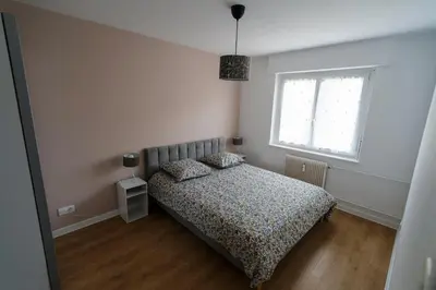 Un ou plusieurs lits dans un hébergement de l'établissement Agréable et Spacieux Appartement lumineux T4 ALSACE