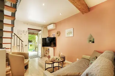 Télévision ou salle de divertissement dans l'établissement BREDALA**** Gîte maison Alsacienne avec Jardin