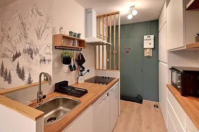 Cuisine ou kitchenette dans l'établissement Moho des Oursons - Pistes de ski à 450m