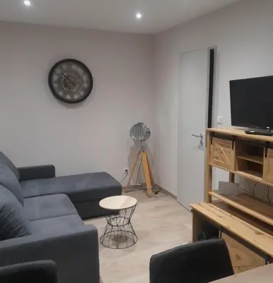 Télévision ou salle de divertissement dans l'établissement Apartment calme