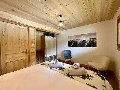 Un ou plusieurs lits dans un hébergement de l'établissement Chalet du Pré - Sauna, terrasse et grand jardin
