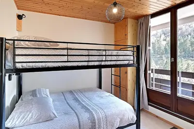 Un ou plusieurs lits dans un hébergement de l'établissement Le Cocoøn, balcon, vue station