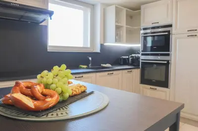 Cuisine ou kitchenette dans l'établissement Le Spot, proche Euroairport