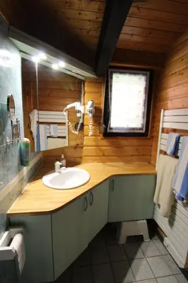 Salle de bains dans l'établissement Maison de style chalet individuelle Le Rouge Feigne à La Bresse