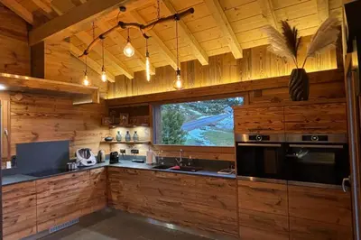 Cuisine ou kitchenette dans l'établissement Chalet du Paradis Blanc