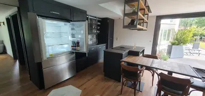 Cuisine ou kitchenette dans l'établissement appartement standing Gérardmer jacuzzi