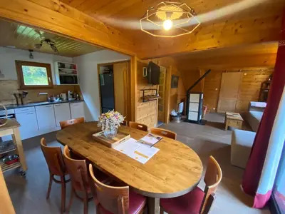 Cuisine ou kitchenette dans l'établissement Le chalet des Broches - jacuzzi