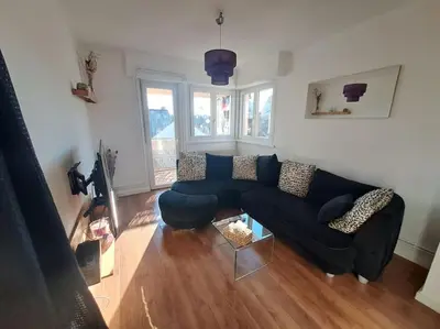 Coin salon dans l'établissement Appartement proche centre-ville, parking gratuit