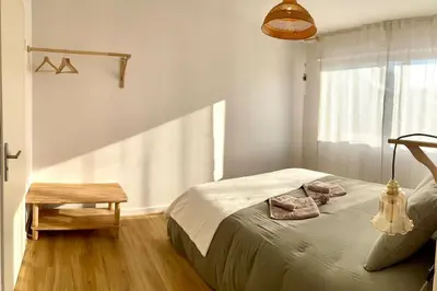 Un ou plusieurs lits dans un hébergement de l'établissement Maison individuelle 100 m2, jardin et parking privé