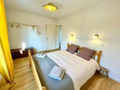 Un ou plusieurs lits dans un hébergement de l'établissement Maison individuelle 100 m2, jardin et parking privé