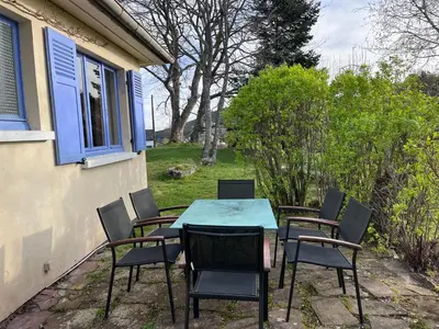 Jardin de l'établissement LES FERMES DE PINPIN - LE PAVILLON