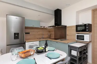 Cuisine ou kitchenette dans l'établissement le refuge des grands coeurs