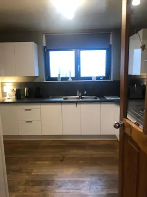 Cuisine ou kitchenette dans l'établissement Maison de village près de Colmar de 90 m2