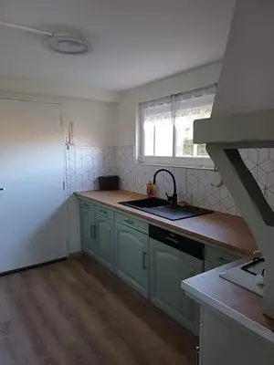 Cuisine ou kitchenette dans l'établissement Studio charmant à Cornimont, 30 m², terrasse ensoleillée
