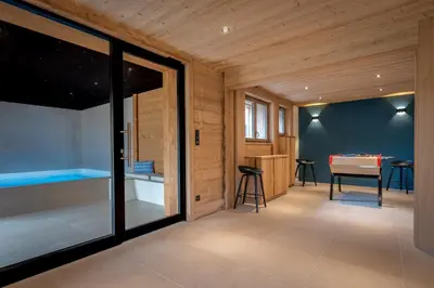 Un ou plusieurs lits dans un hébergement de l'établissement L'Alcôve - Chalet avec Piscine