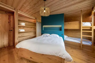 Un ou plusieurs lits dans un hébergement de l'établissement L'Alcôve - Chalet avec Piscine