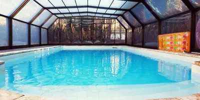 Piscine de l'établissement Le presbytère ou située à proximité