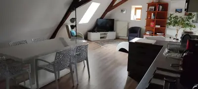 Télévision ou salle de divertissement dans l'établissement Le presbytère