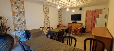 Télévision ou salle de divertissement dans l'établissement Ô2J