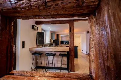 Cuisine ou kitchenette dans l'établissement Gite La Ruine Alsace Jacuzzi billard 10 personnes
