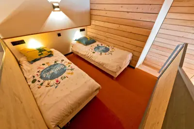 Un ou plusieurs lits dans un hébergement de l'établissement le petit ballon