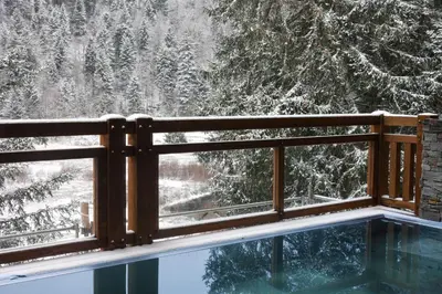 L'établissement Domaine de Montagne - Hôtel Chalet Frère Joseph en hiver