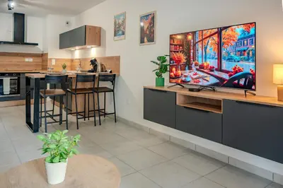 Cuisine ou kitchenette dans l'établissement Le Stan - Centre Ville - Terrasse & Parking Gratuit - Commerces à proximité