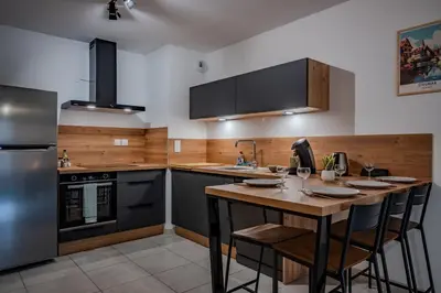 Cuisine ou kitchenette dans l'établissement Le Stan - Centre Ville - Terrasse & Parking Gratuit - Commerces à proximité