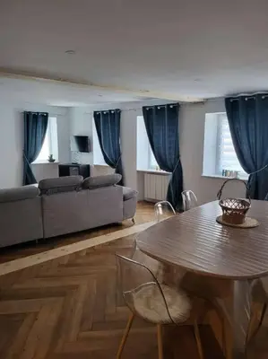 Coin salon dans l'établissement Bel appartement avec Balnéo