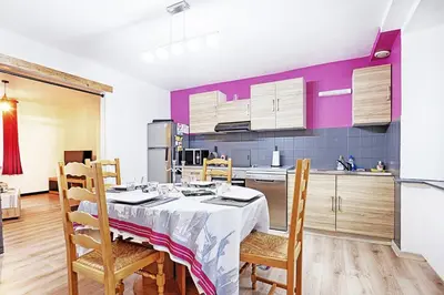 Cuisine ou kitchenette dans l'établissement Le Chtit Appart - Joli appt vue montagne