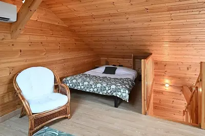 Un ou plusieurs lits dans un hébergement de l'établissement Chalet Bois Cosy - Climatisé - Piscine privée