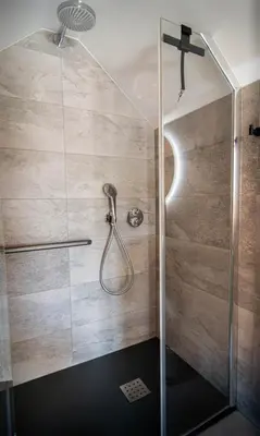 Salle de bains dans l'établissement Les Kotas du bonheur