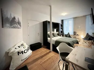 Coin salon dans l'établissement Grand studio confortable situé en centre ville