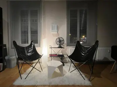 Coin salon dans l'établissement Grand studio confortable situé en centre ville