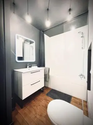 Salle de bains dans l'établissement Grand studio confortable situé en centre ville