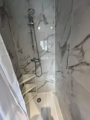 Salle de bains dans l'établissement Esprit ANGLETERRE