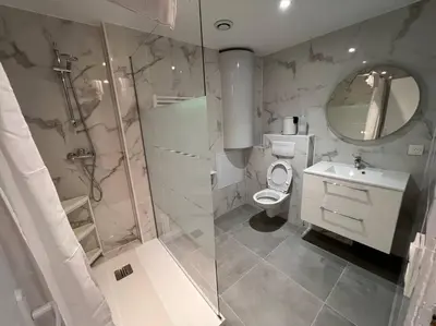 Salle de bains dans l'établissement Esprit Grèce, joli studio au coeur de Mulhouse