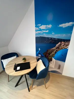 Coin salon dans l'établissement Esprit Grèce, joli studio au coeur de Mulhouse