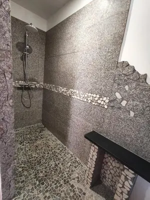 Salle de bains dans l'établissement chalet pour amoureux à Gérardmer