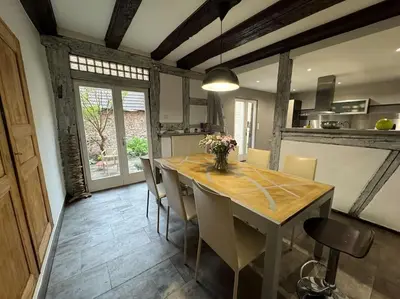Cuisine ou kitchenette dans l'établissement La Maison de l'Ours - Avec Patio & Garage - 8 personnes
