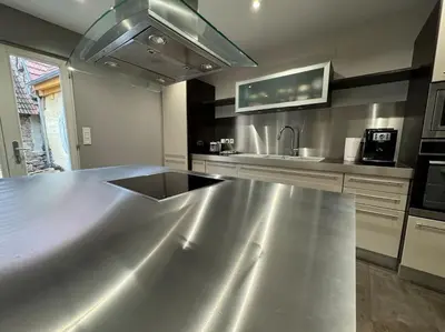 Cuisine ou kitchenette dans l'établissement La Maison de l'Ours - Avec Patio & Garage - 8 personnes