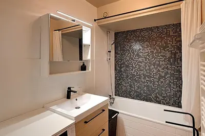 Salle de bains dans l'établissement Entre Lac et Montagne - Appt pour 4 - Garage privé