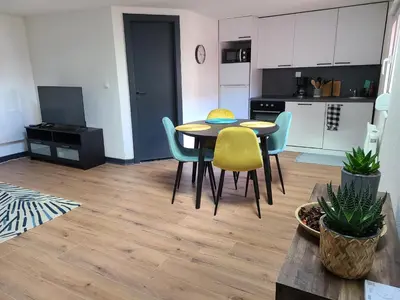 Cuisine ou kitchenette dans l'établissement Beau duplex avec garage