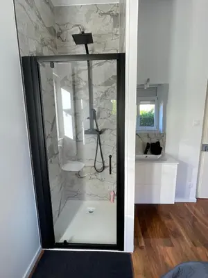 Salle de bains dans l'établissement Le Haut Standing