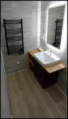 Salle de bains dans l'établissement Sur la rive du Lac