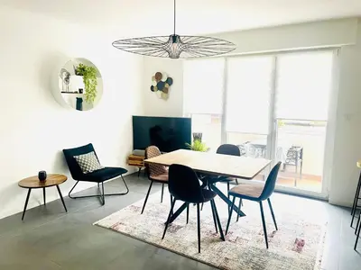 Télévision ou salle de divertissement dans l'établissement Appartement de standing proche centre ville et gare