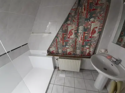 Salle de bains dans l'établissement Meublé mathilde