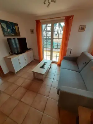 Télévision ou salle de divertissement dans l'établissement Meublé mathilde