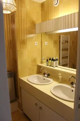 Salle de bains dans l'établissement Studio cosy avec terrasse au cœur du village