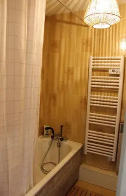 Salle de bains dans l'établissement Studio cosy avec terrasse au cœur du village